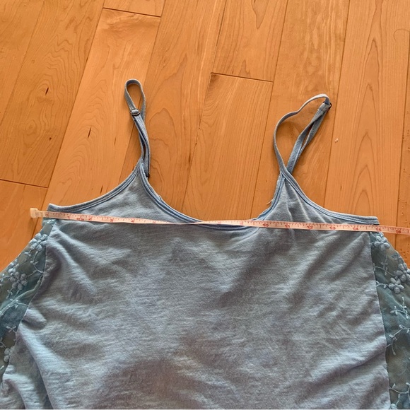 Lace back cami top - Hollister Size Small - Picture 6 of 7